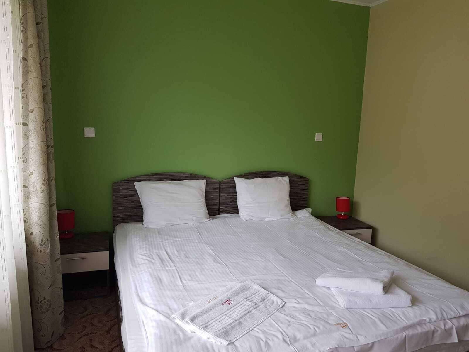 Hotel Iri บุชเตนี ภายนอก รูปภาพ