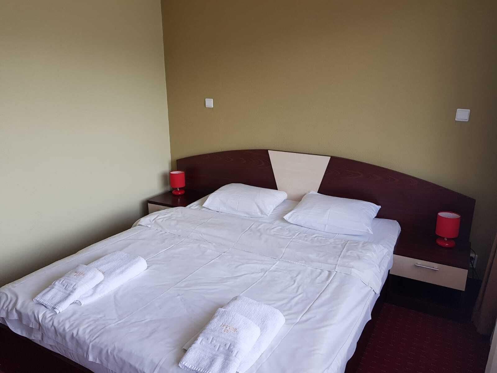 Hotel Iri บุชเตนี ภายนอก รูปภาพ