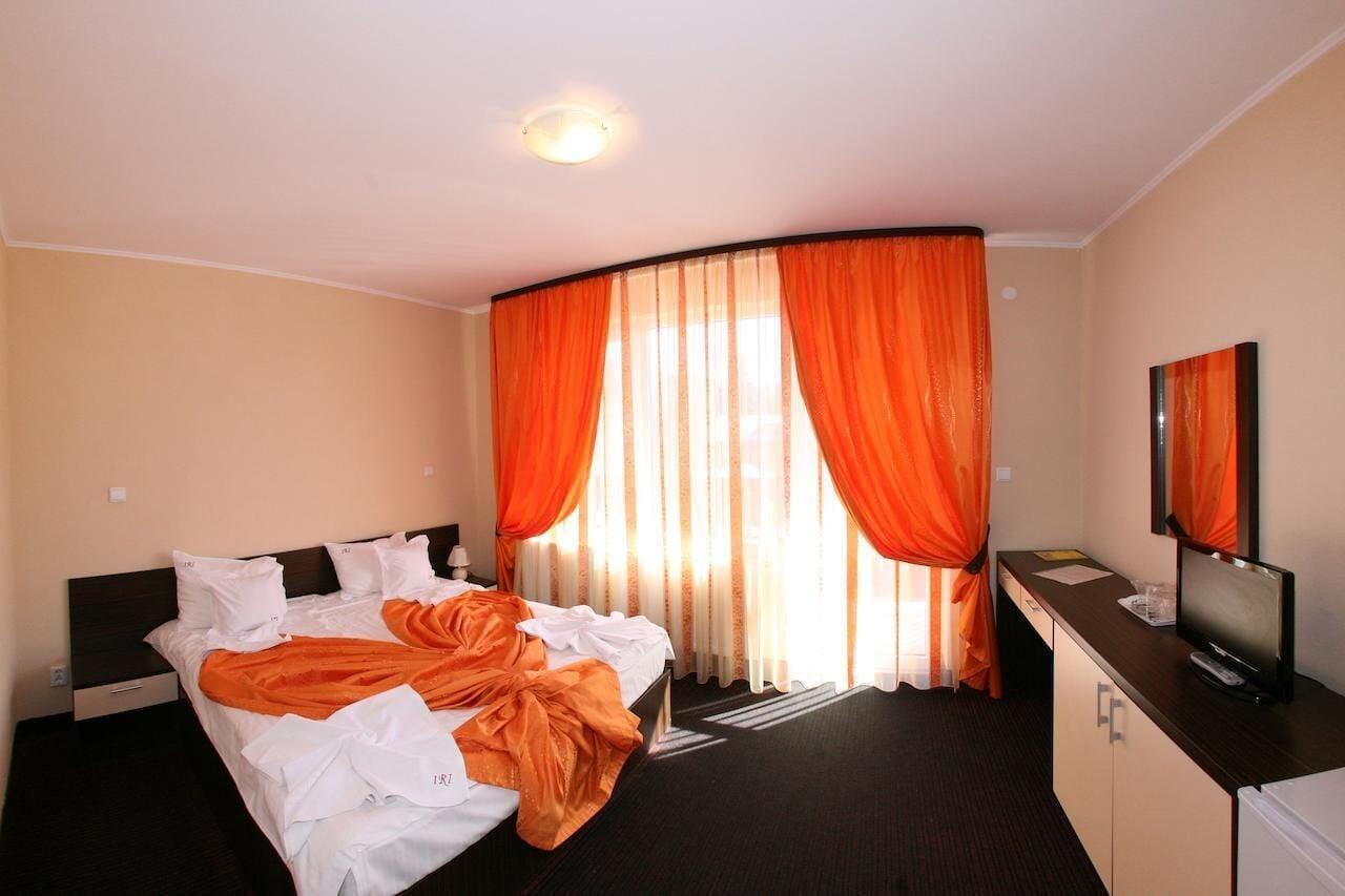 Hotel Iri บุชเตนี ภายนอก รูปภาพ
