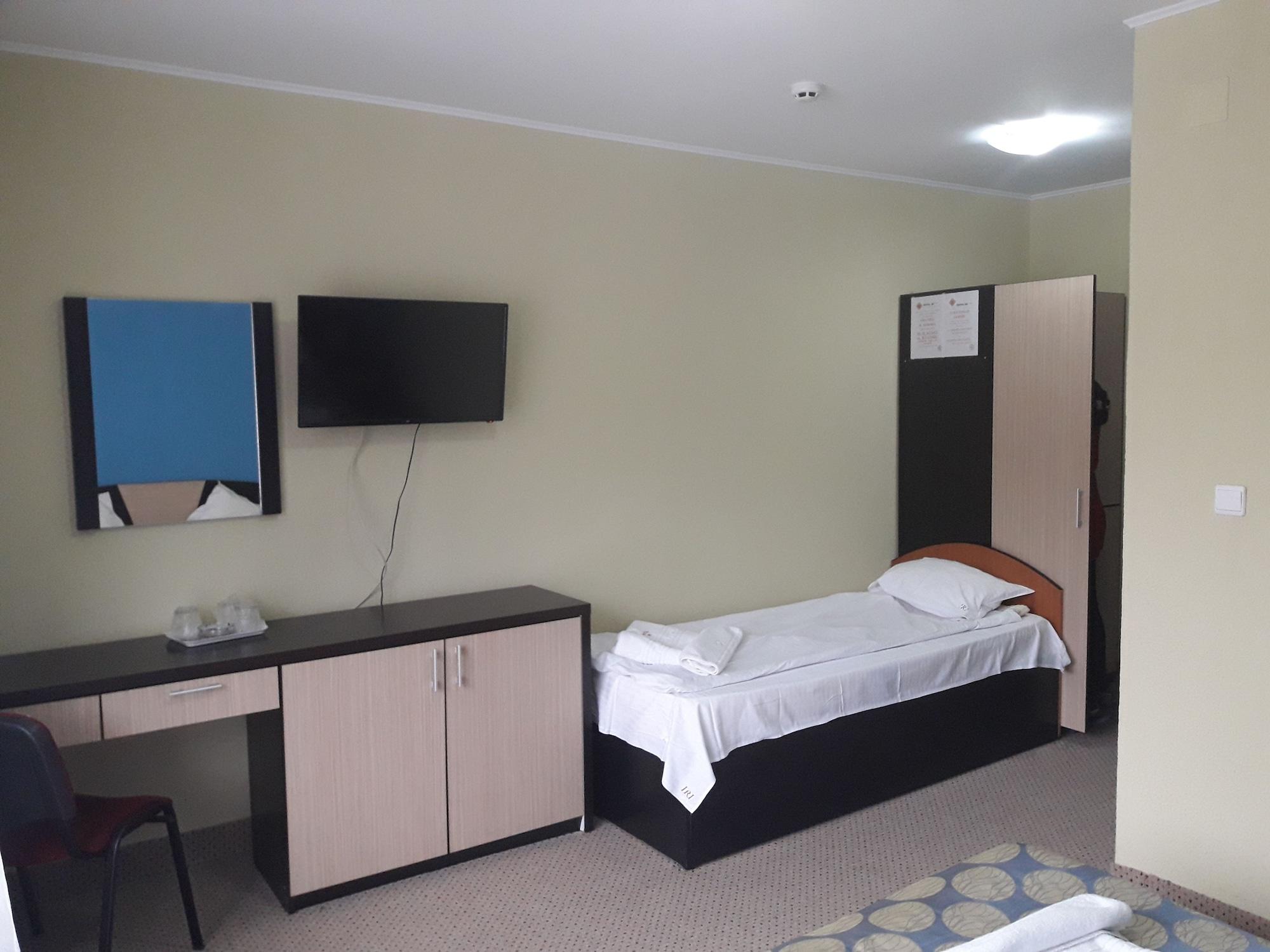 Hotel Iri บุชเตนี ภายนอก รูปภาพ