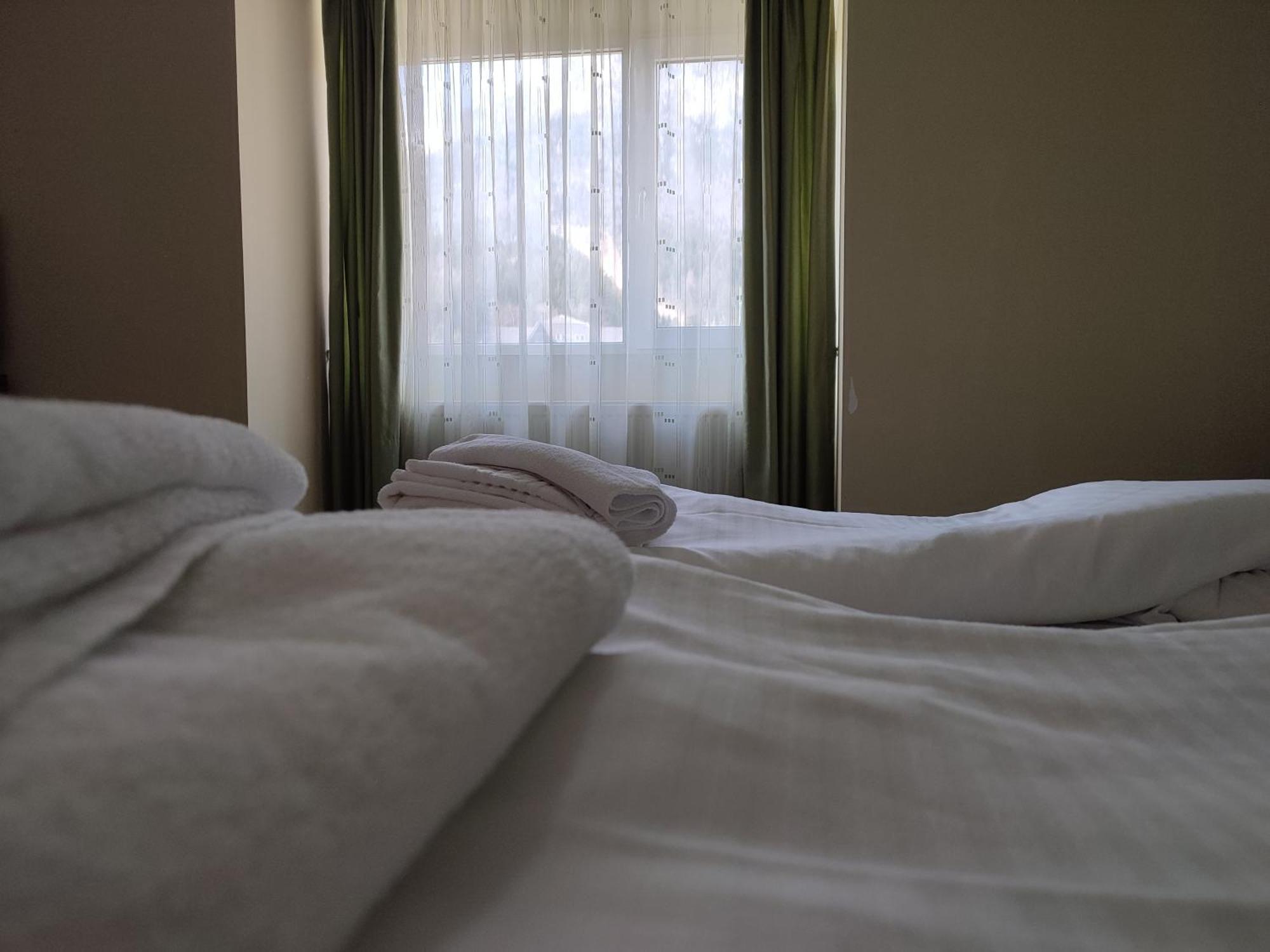 Hotel Iri บุชเตนี ภายนอก รูปภาพ
