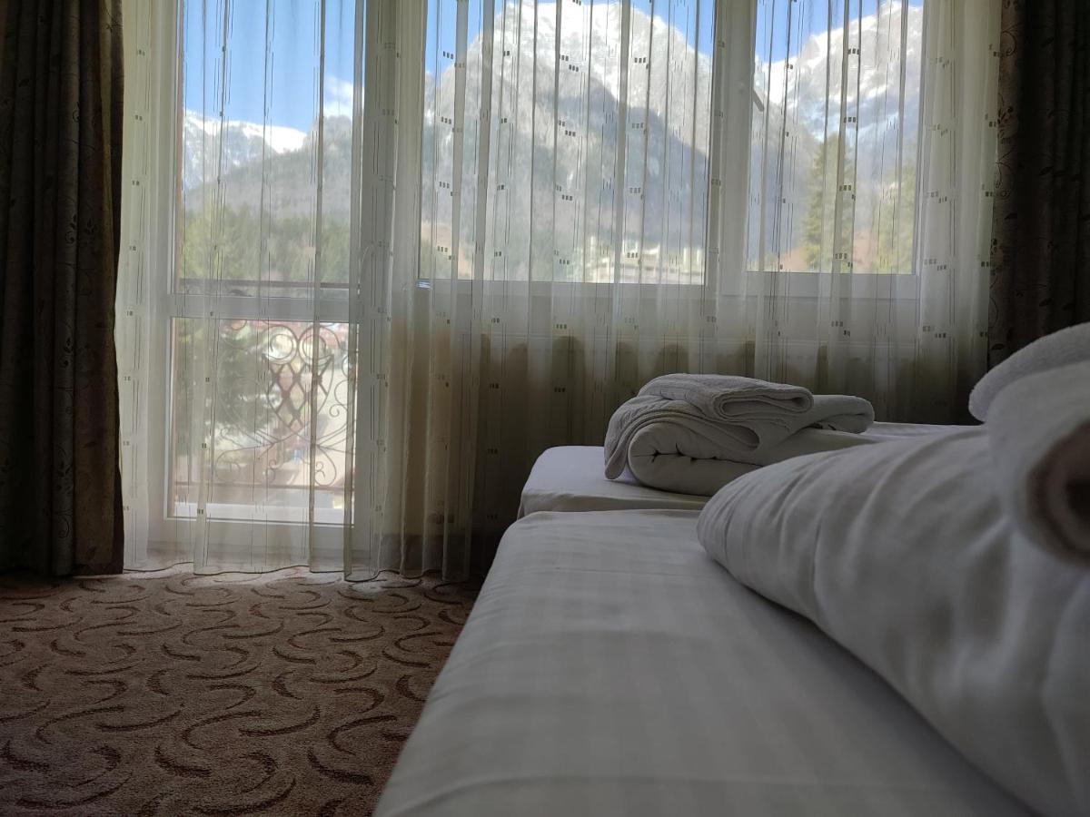 Hotel Iri บุชเตนี ภายนอก รูปภาพ