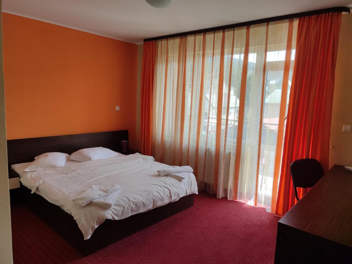Hotel Iri บุชเตนี ภายนอก รูปภาพ