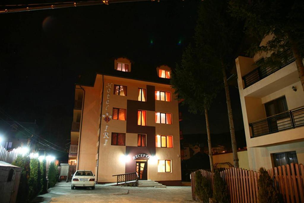 Hotel Iri บุชเตนี ภายนอก รูปภาพ